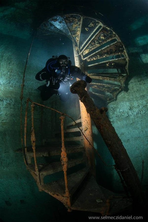 Csigalépcső a titokzatos alagútba